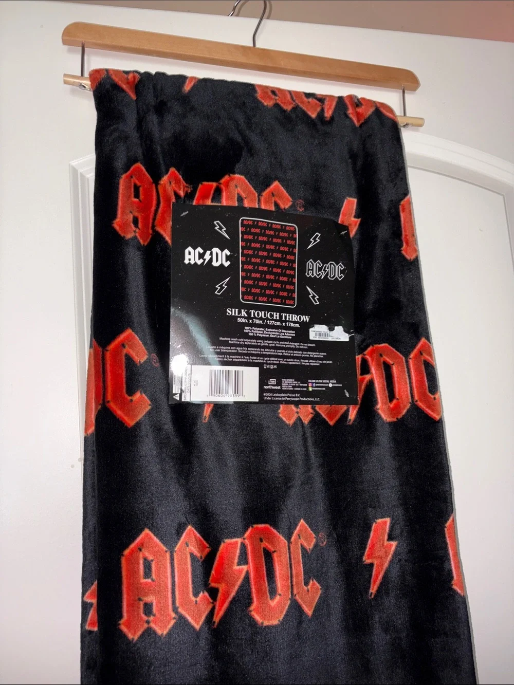 AC/DC Black and Red Plush Throw Blanket NWT TAG 🏷️
